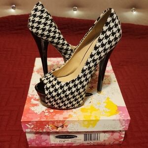 Chinese Laundry Black and White Houndstooth 5.5" Heels